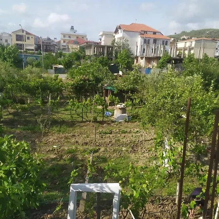 Xhulio Apartament *