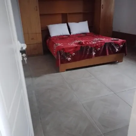 Apartament Xhulio *